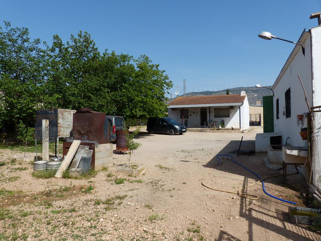 For sale of chalet in Caudete