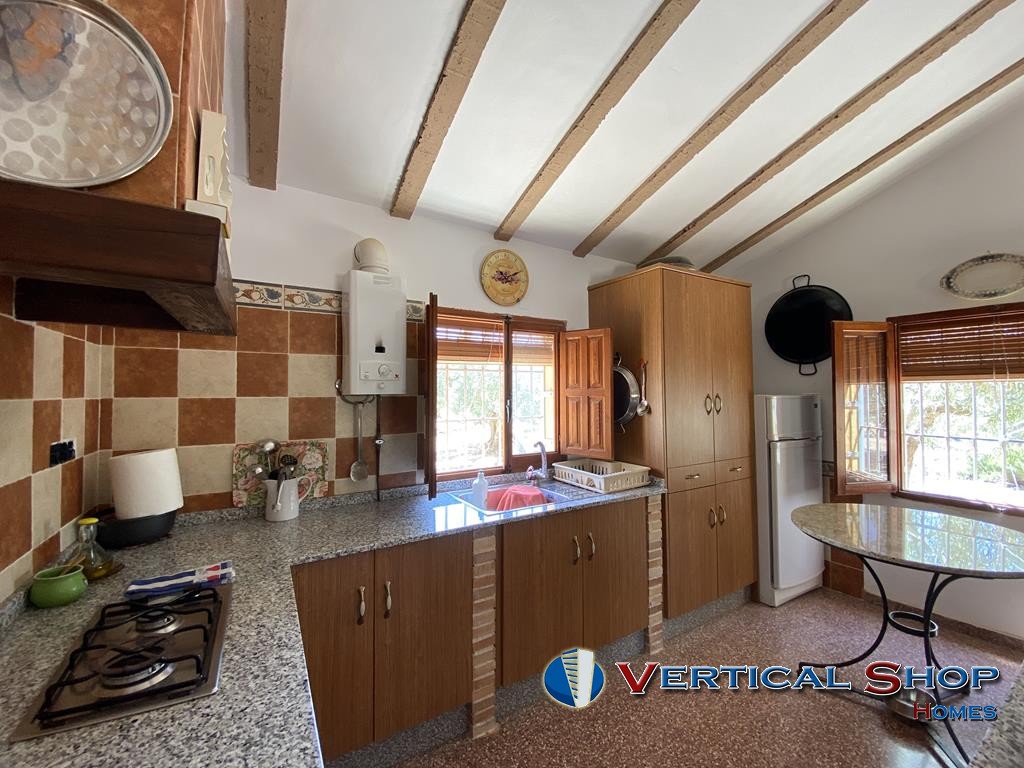 For sale of chalet in Caudete