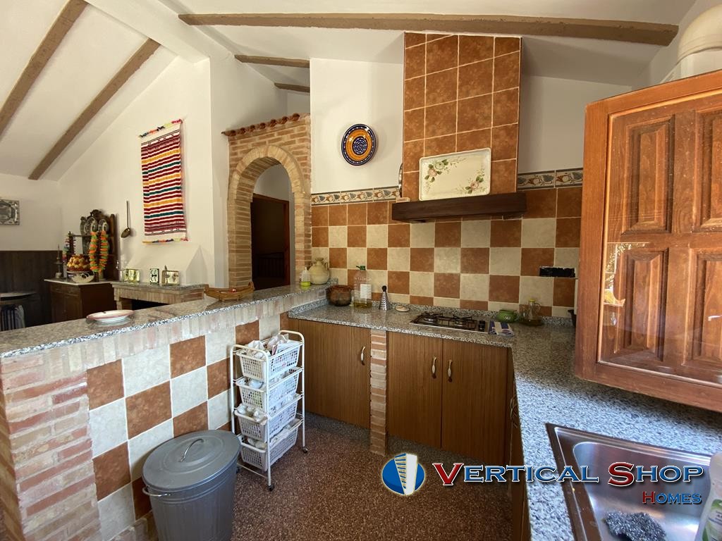 For sale of chalet in Caudete