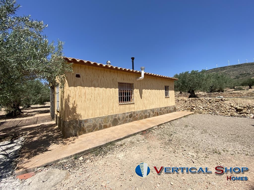 For sale of chalet in Caudete