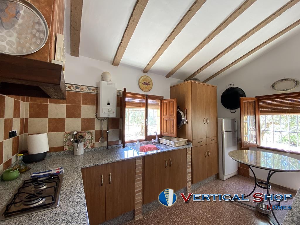 For sale of chalet in Caudete