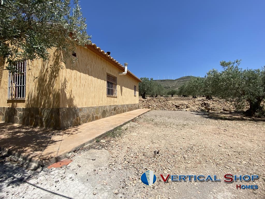 For sale of chalet in Caudete