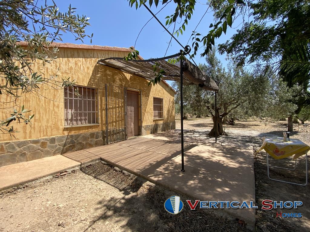 For sale of chalet in Caudete