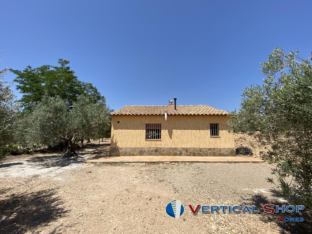 For sale of chalet in Caudete