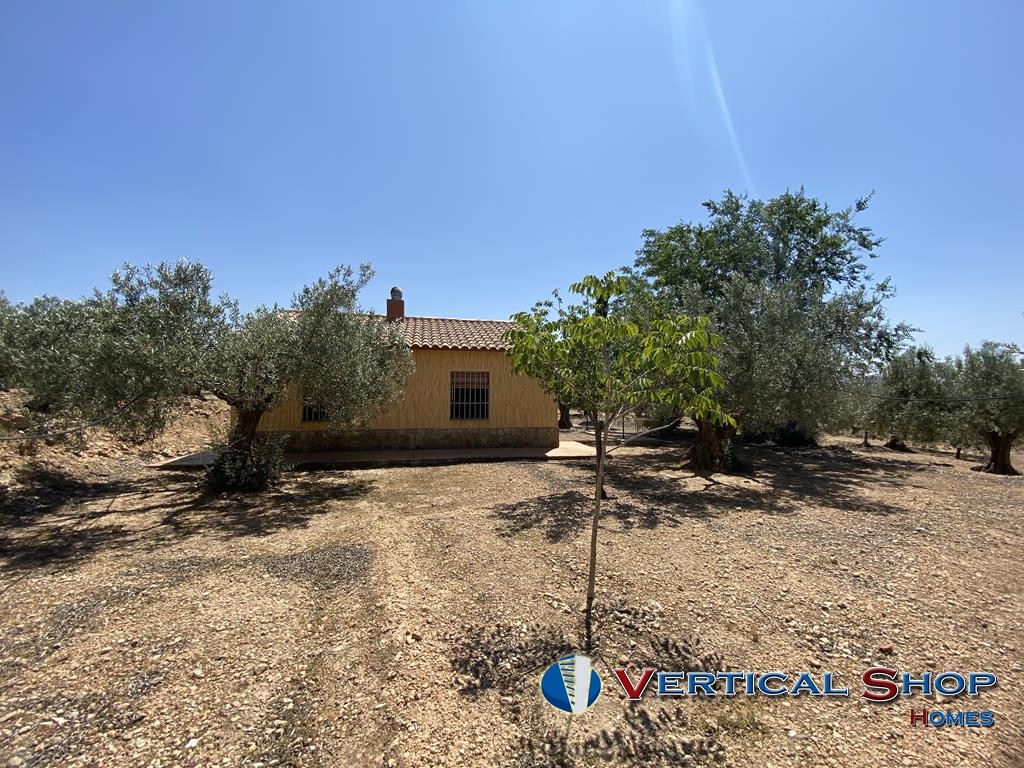 For sale of chalet in Caudete