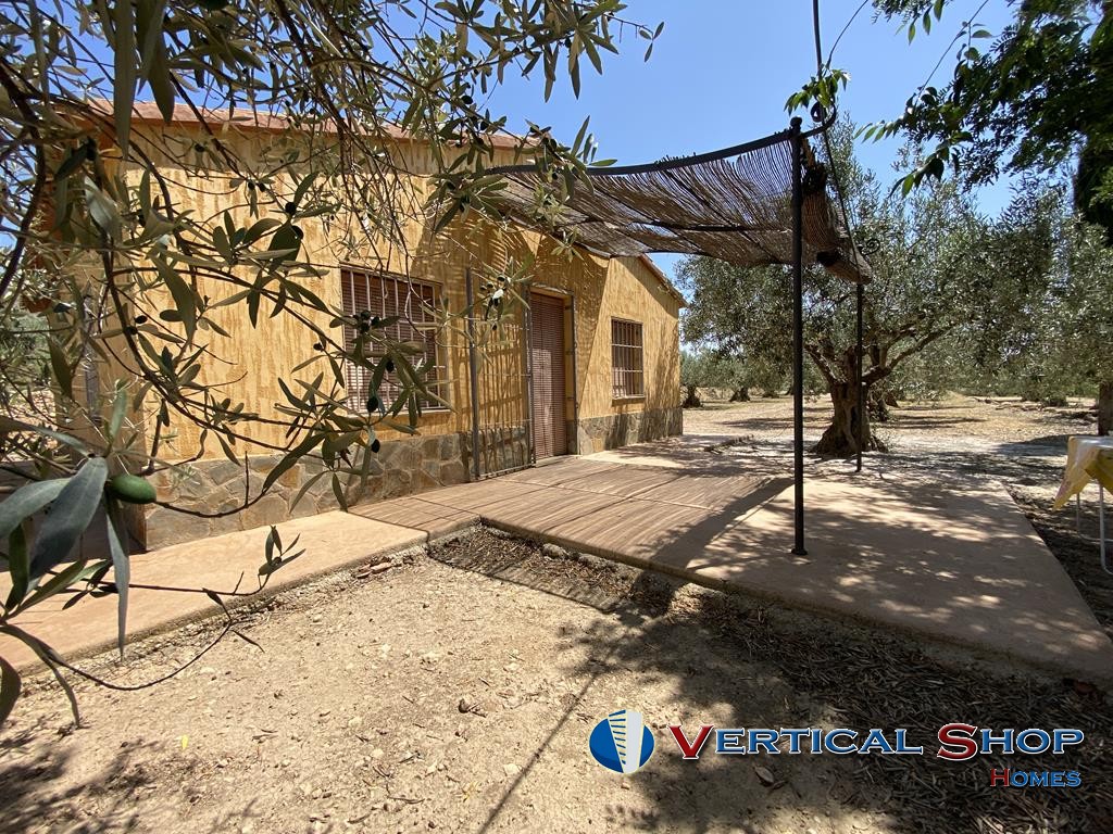 For sale of chalet in Caudete