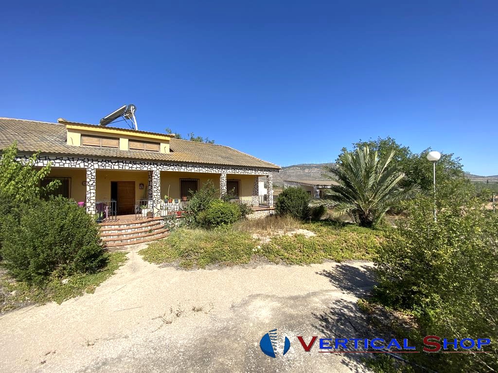 For sale of chalet in Caudete