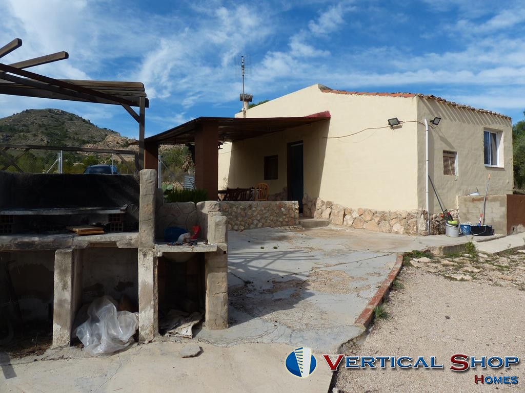 For sale of rural property in Yecla