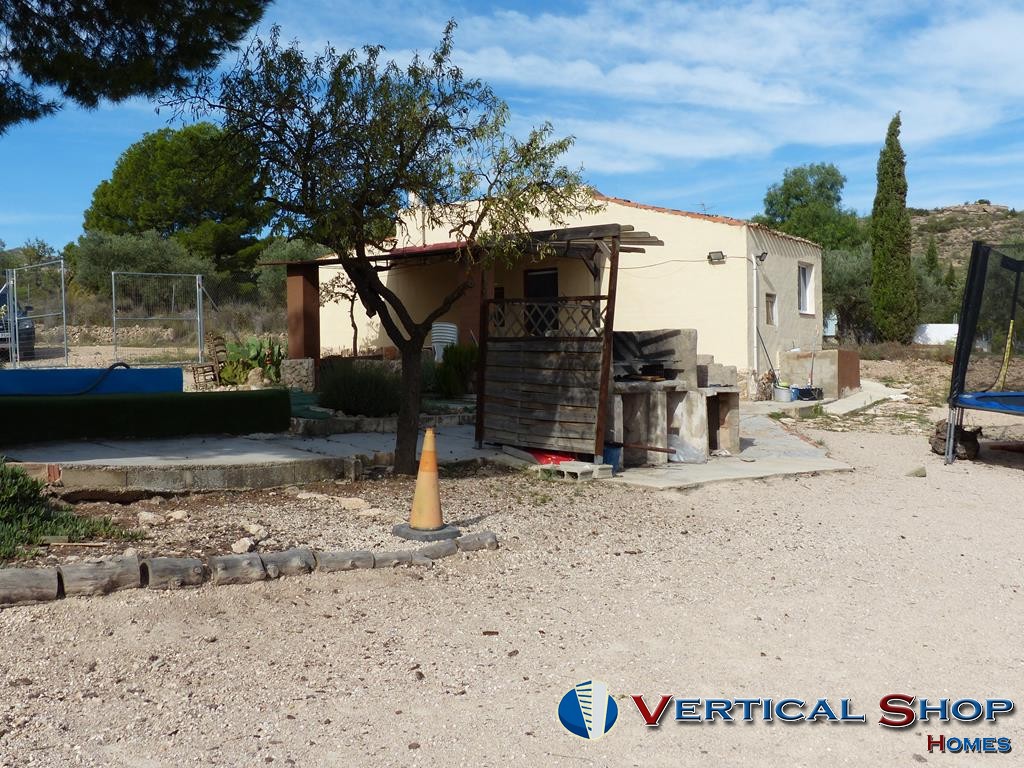For sale of rural property in Yecla