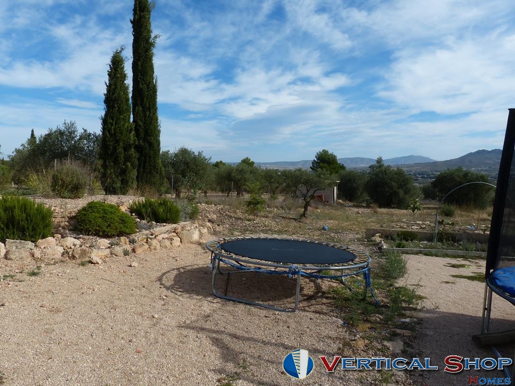 For sale of rural property in Yecla