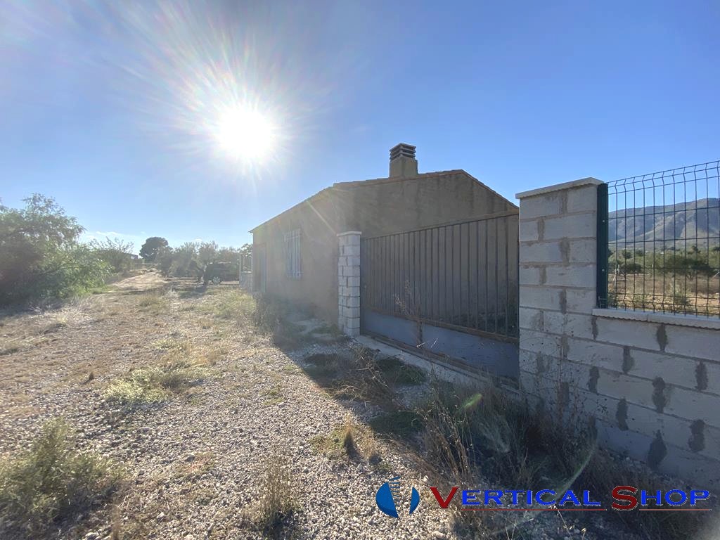 For sale of chalet in Caudete