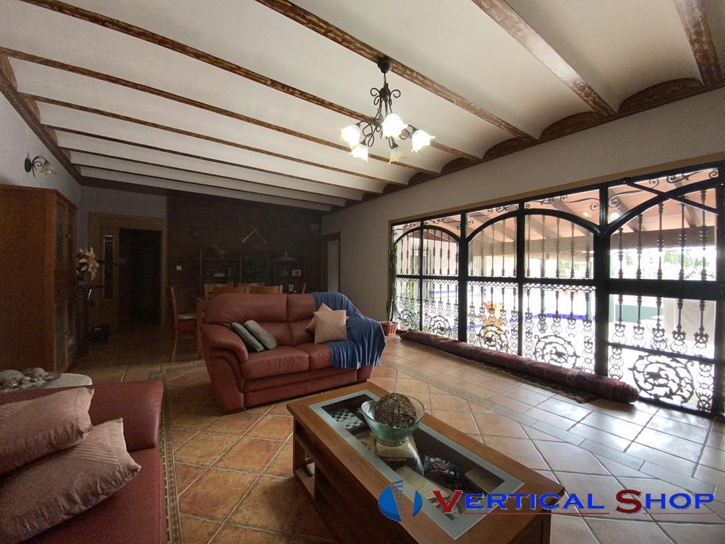 For sale of chalet in Caudete