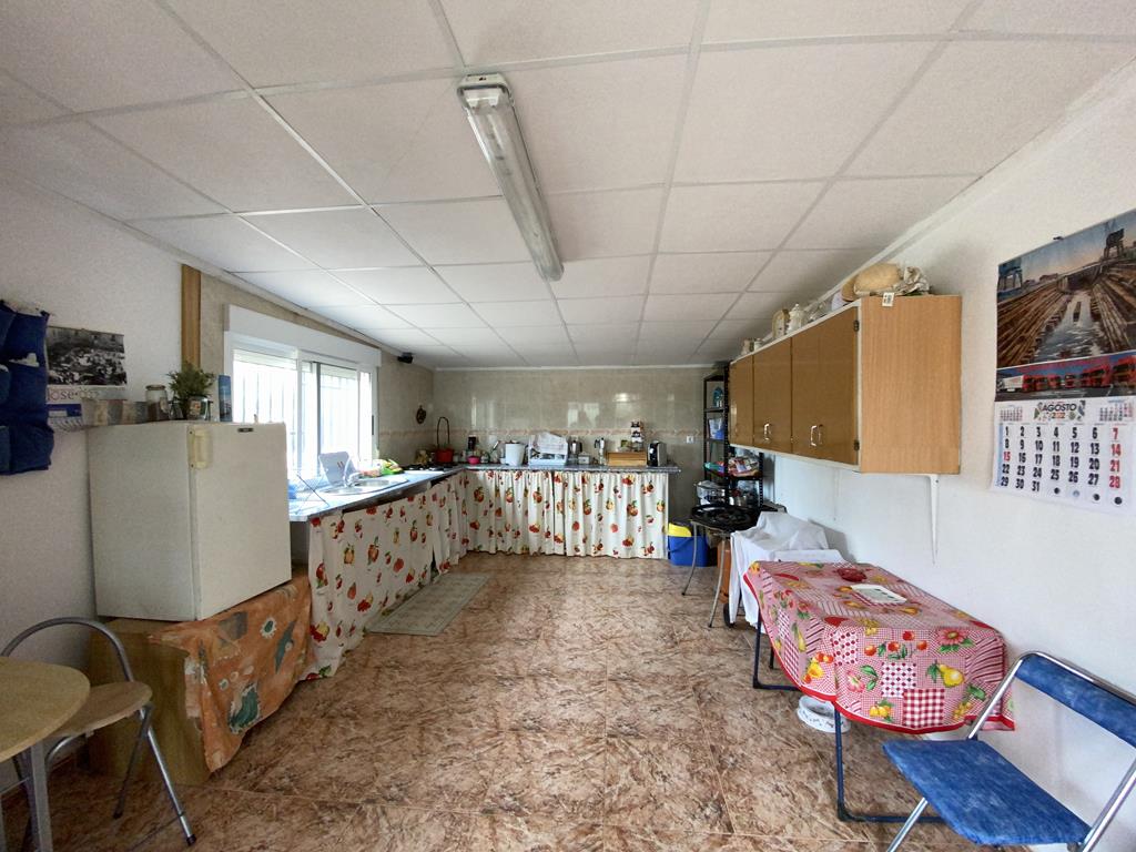 For sale of chalet in Caudete