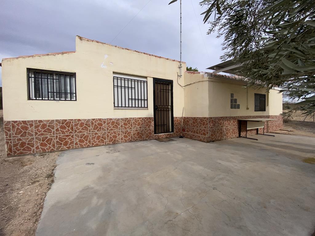 For sale of chalet in Caudete