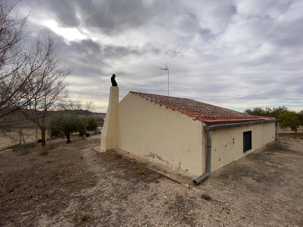 For sale of chalet in Caudete