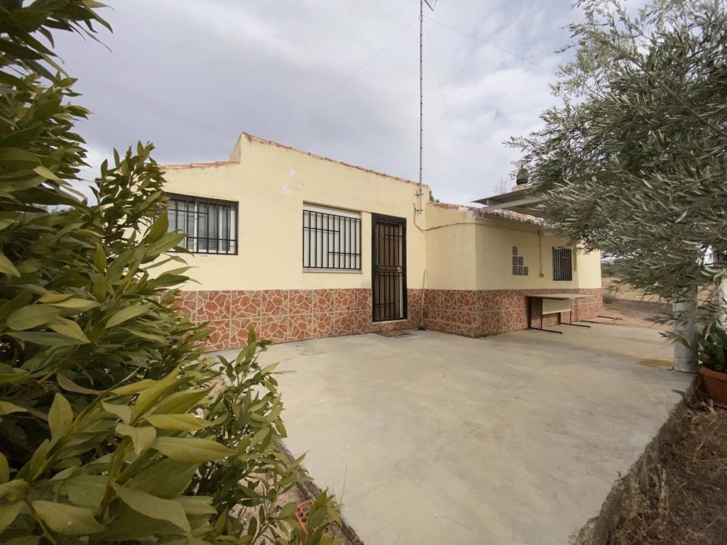 For sale of chalet in Caudete