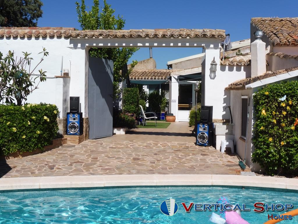 For sale of chalet in Caudete
