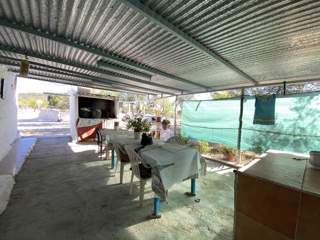 For sale of chalet in Caudete