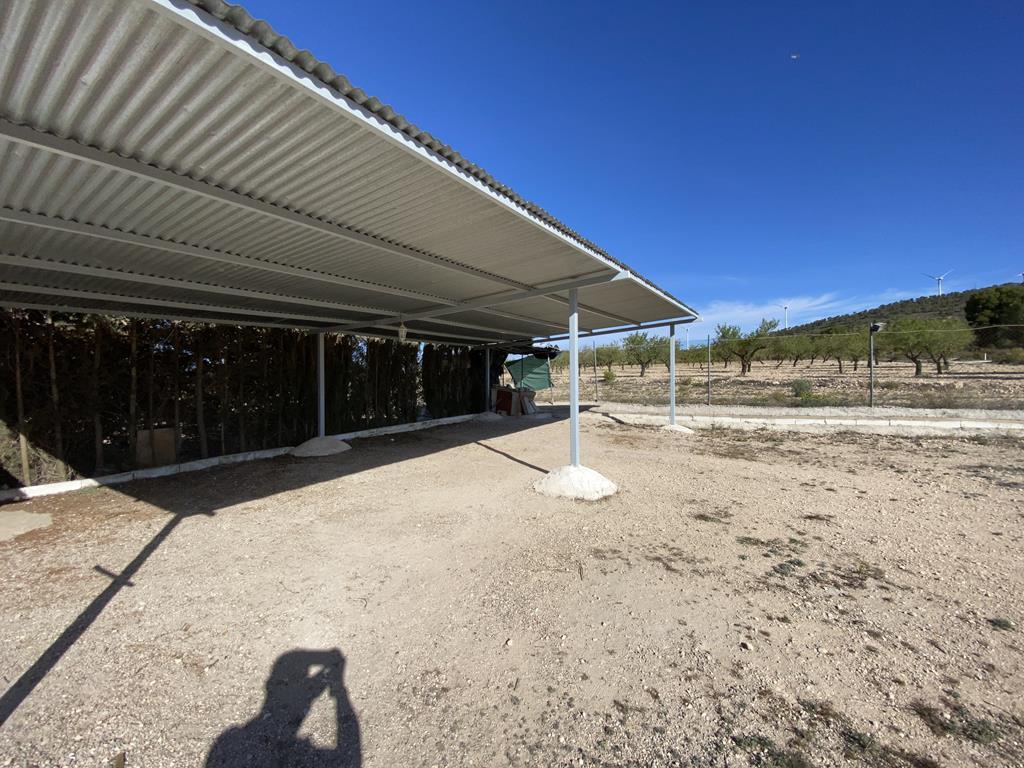 For sale of chalet in Caudete