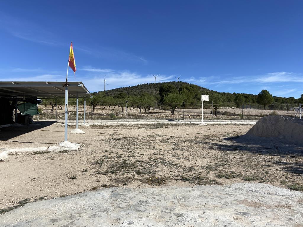 For sale of chalet in Caudete