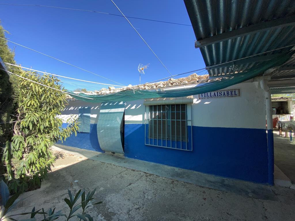 For sale of chalet in Caudete