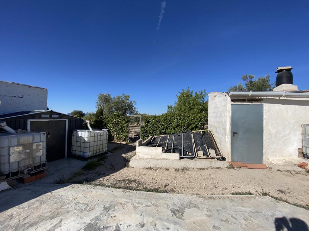 For sale of chalet in Caudete