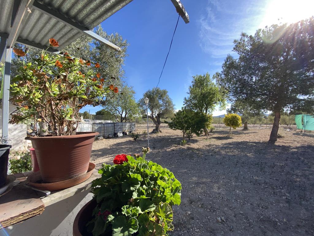 For sale of chalet in Caudete
