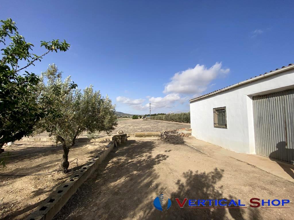For sale of chalet in Caudete