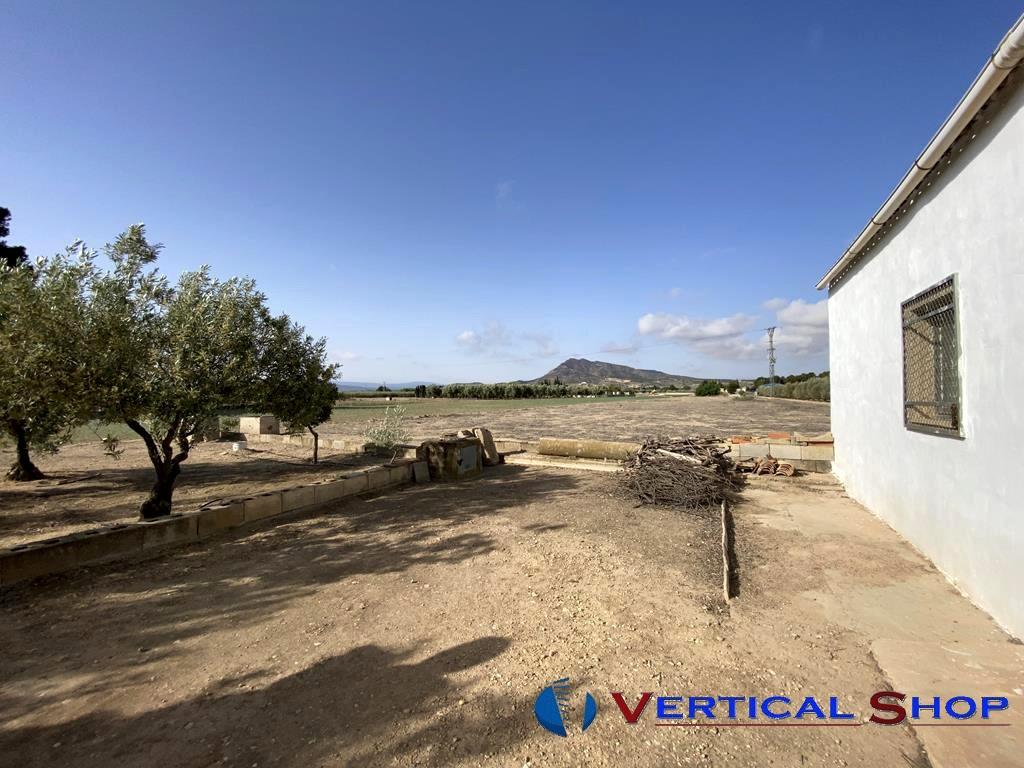 For sale of chalet in Caudete