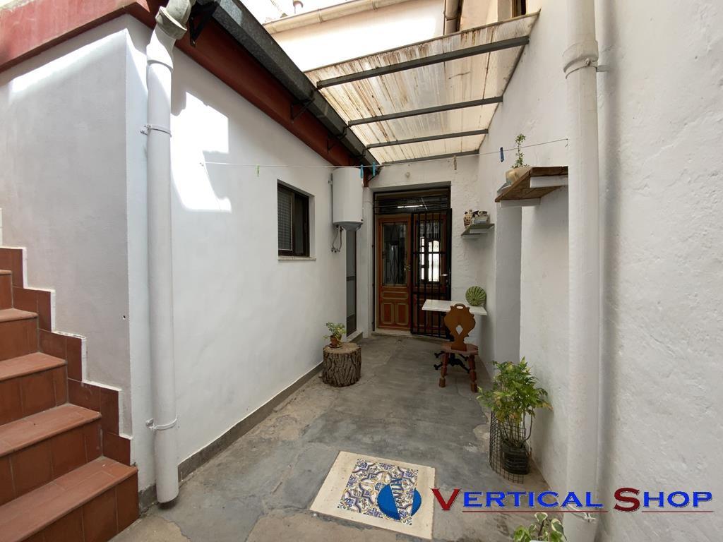 For sale of house in Caudete