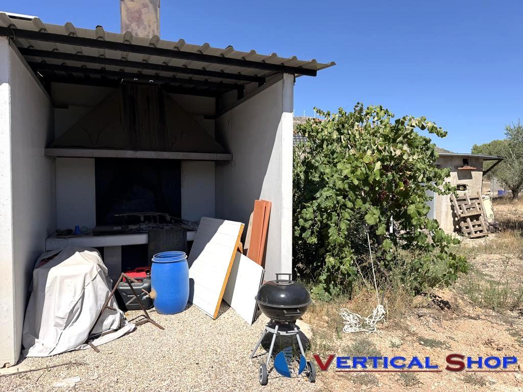 For sale of chalet in Caudete