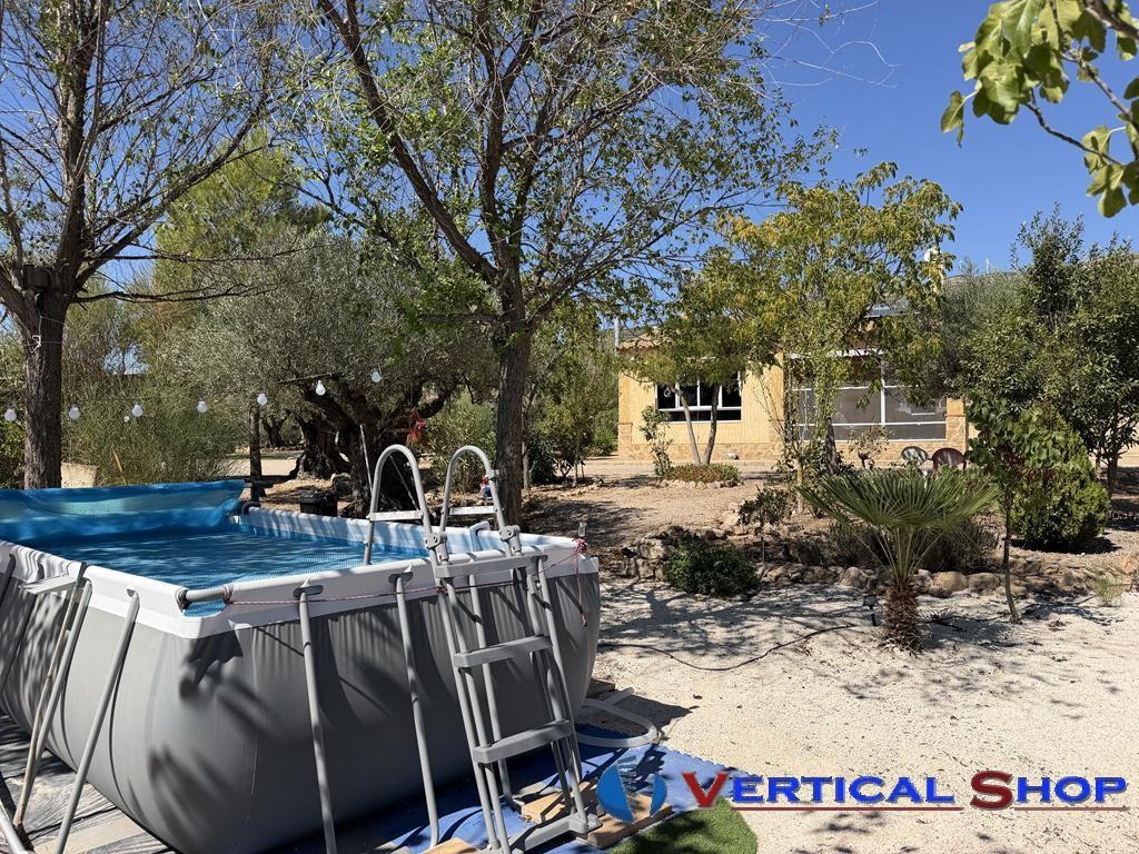 For sale of chalet in Caudete
