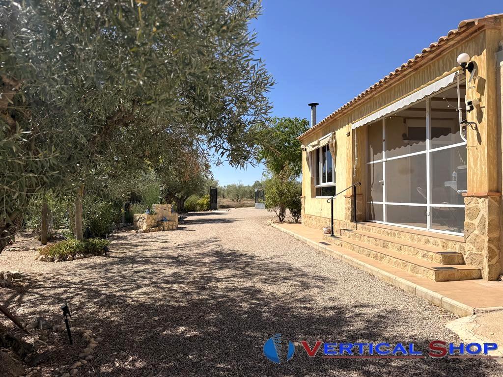 For sale of chalet in Caudete