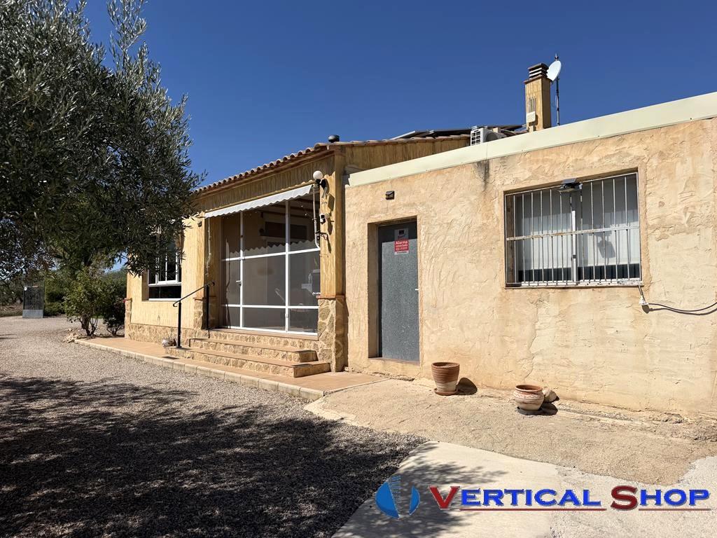 For sale of chalet in Caudete