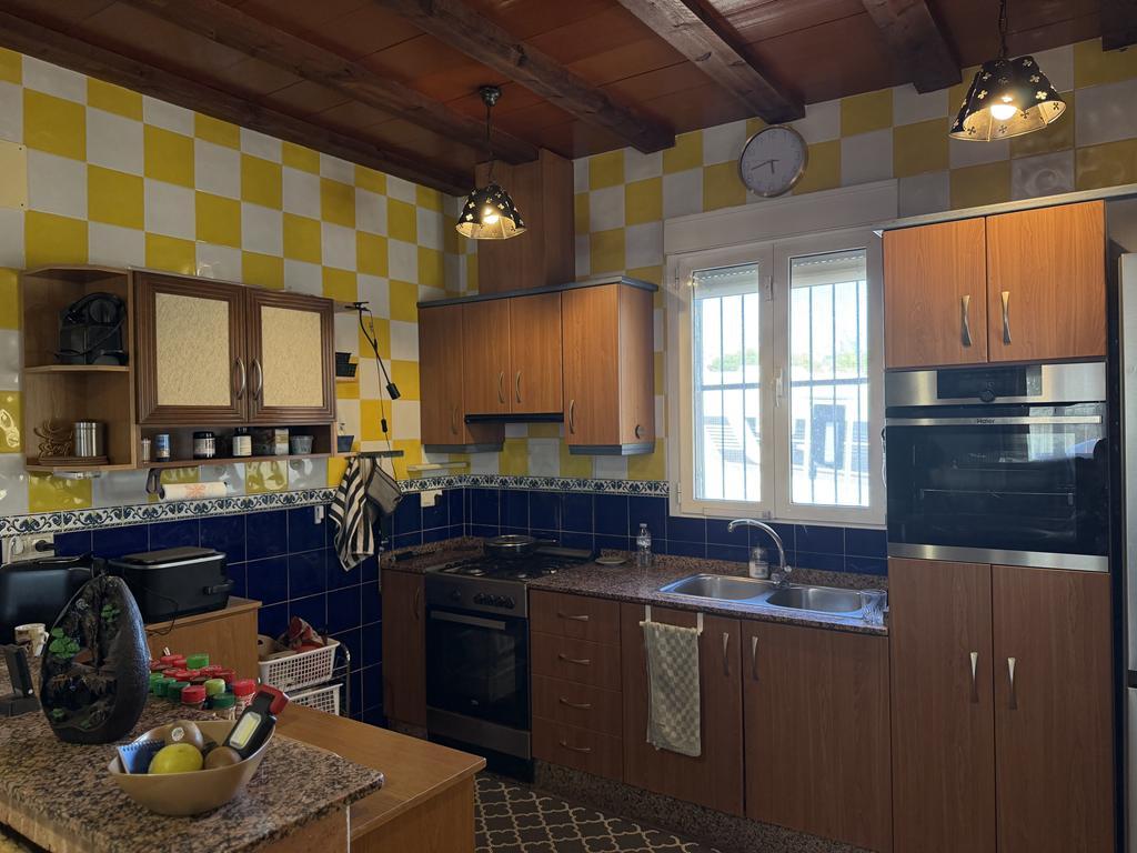For sale of chalet in Caudete