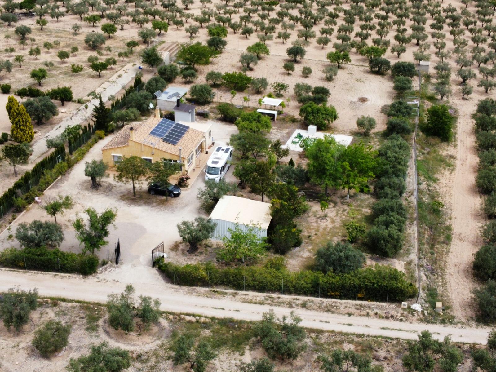 For sale of chalet in Caudete