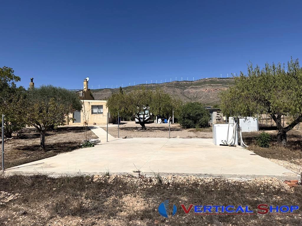 For sale of chalet in Caudete