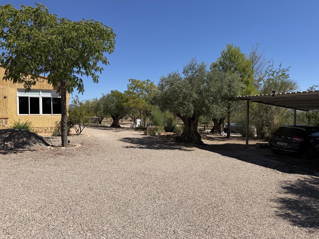 For sale of chalet in Caudete