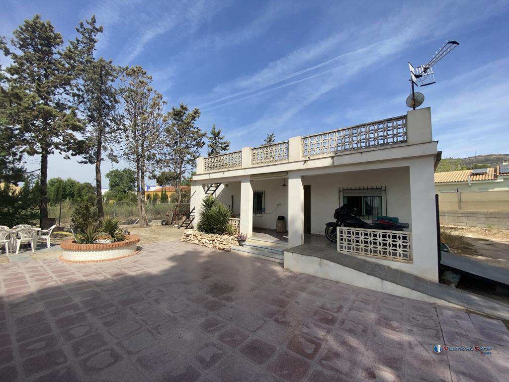 For sale of chalet in Caudete