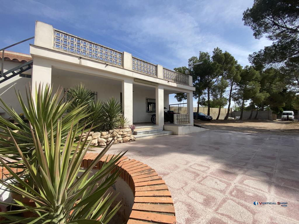 For sale of chalet in Caudete