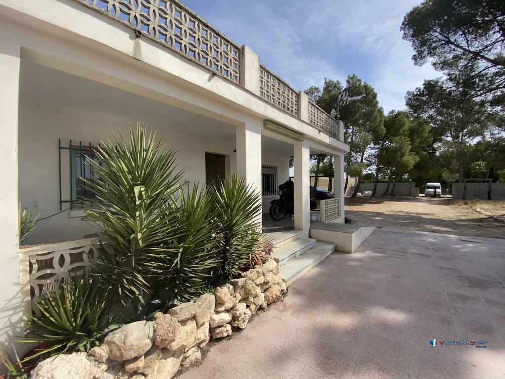 For sale of chalet in Caudete