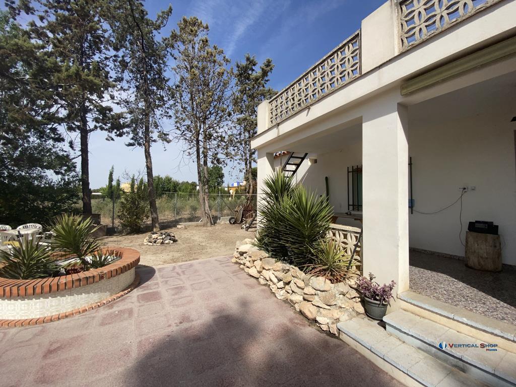 For sale of chalet in Caudete