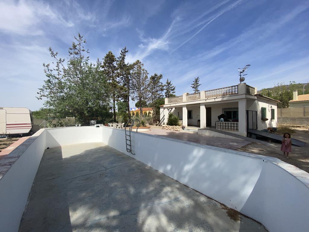 For sale of chalet in Caudete