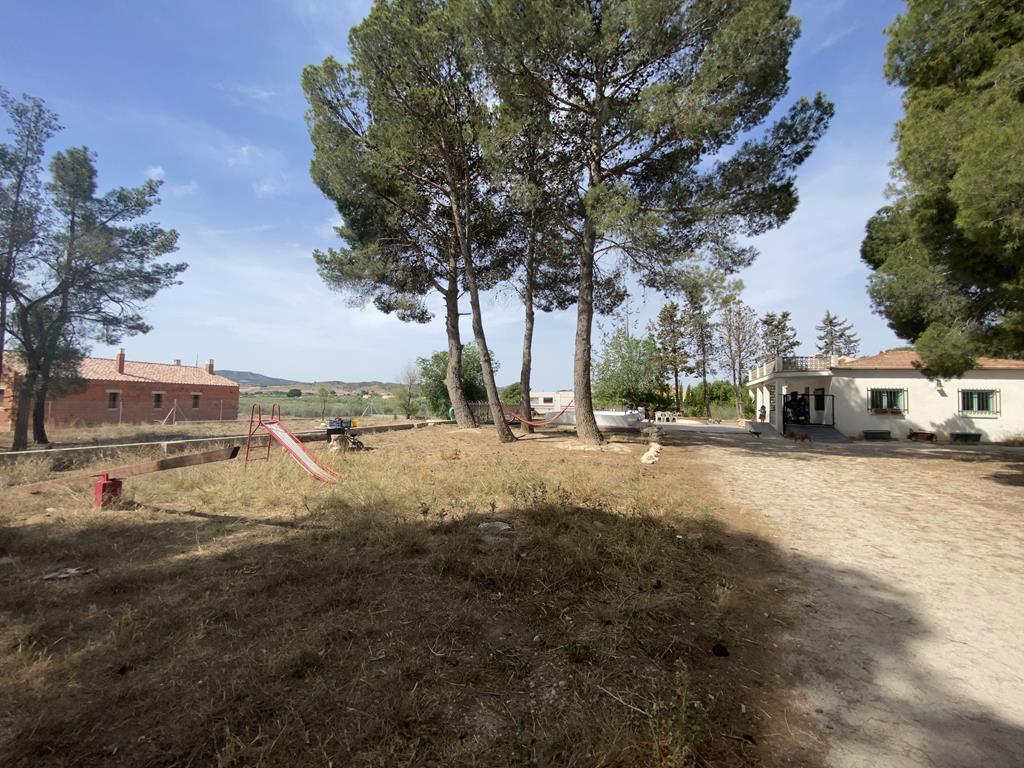 For sale of chalet in Caudete