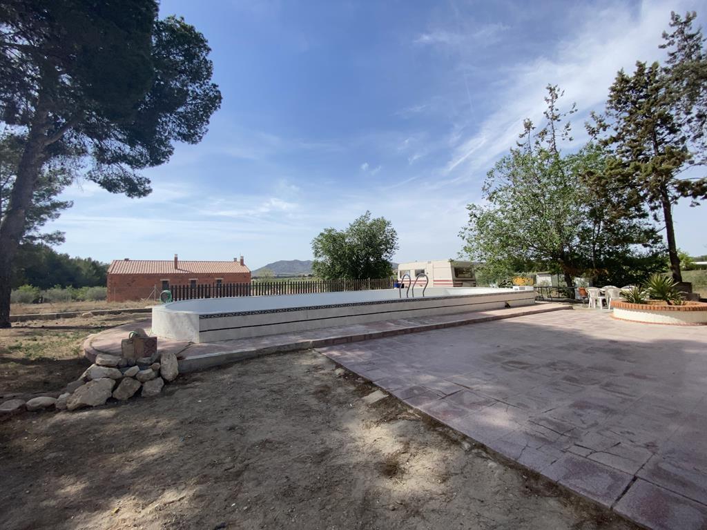 For sale of chalet in Caudete
