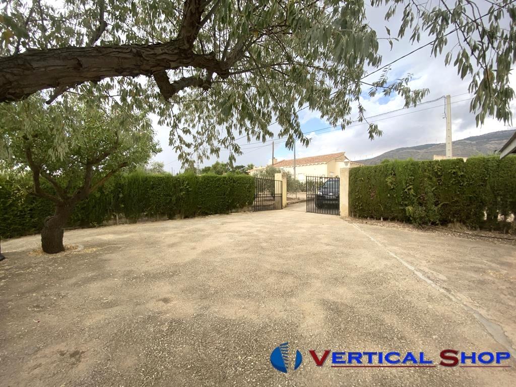 For sale of chalet in Caudete