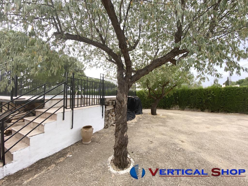 For sale of chalet in Caudete