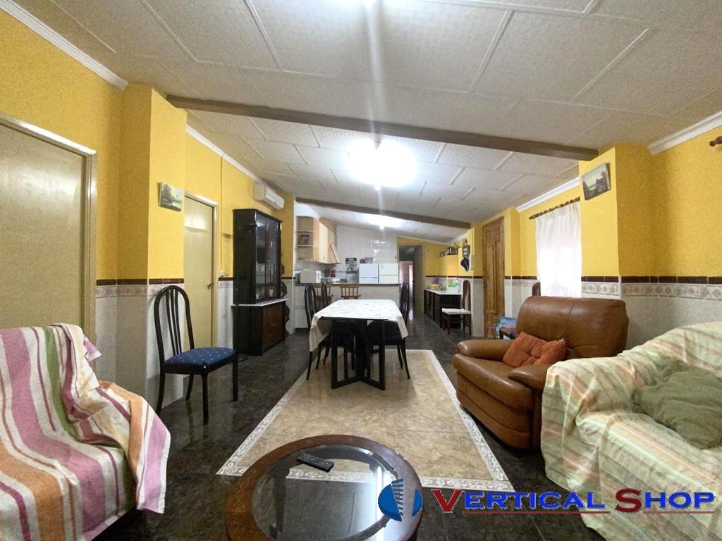 For sale of chalet in Caudete