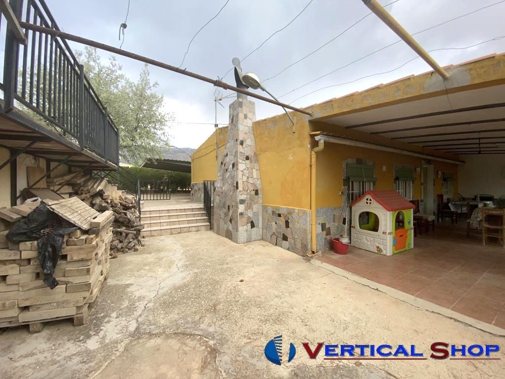 For sale of chalet in Caudete