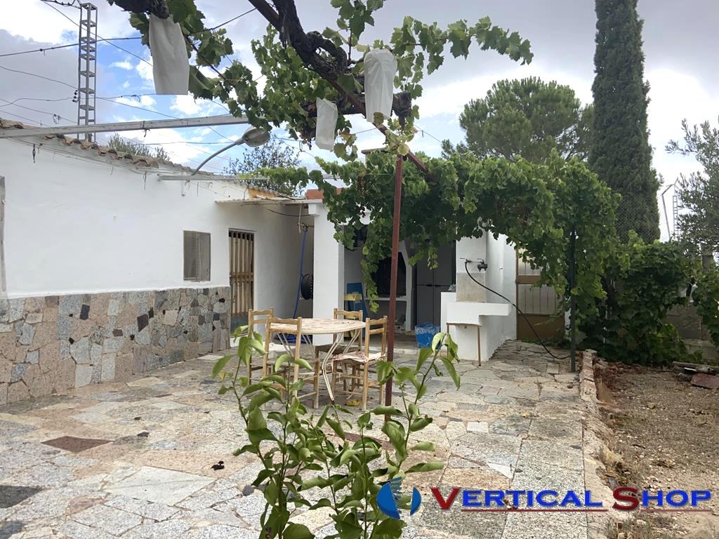 For sale of chalet in Caudete